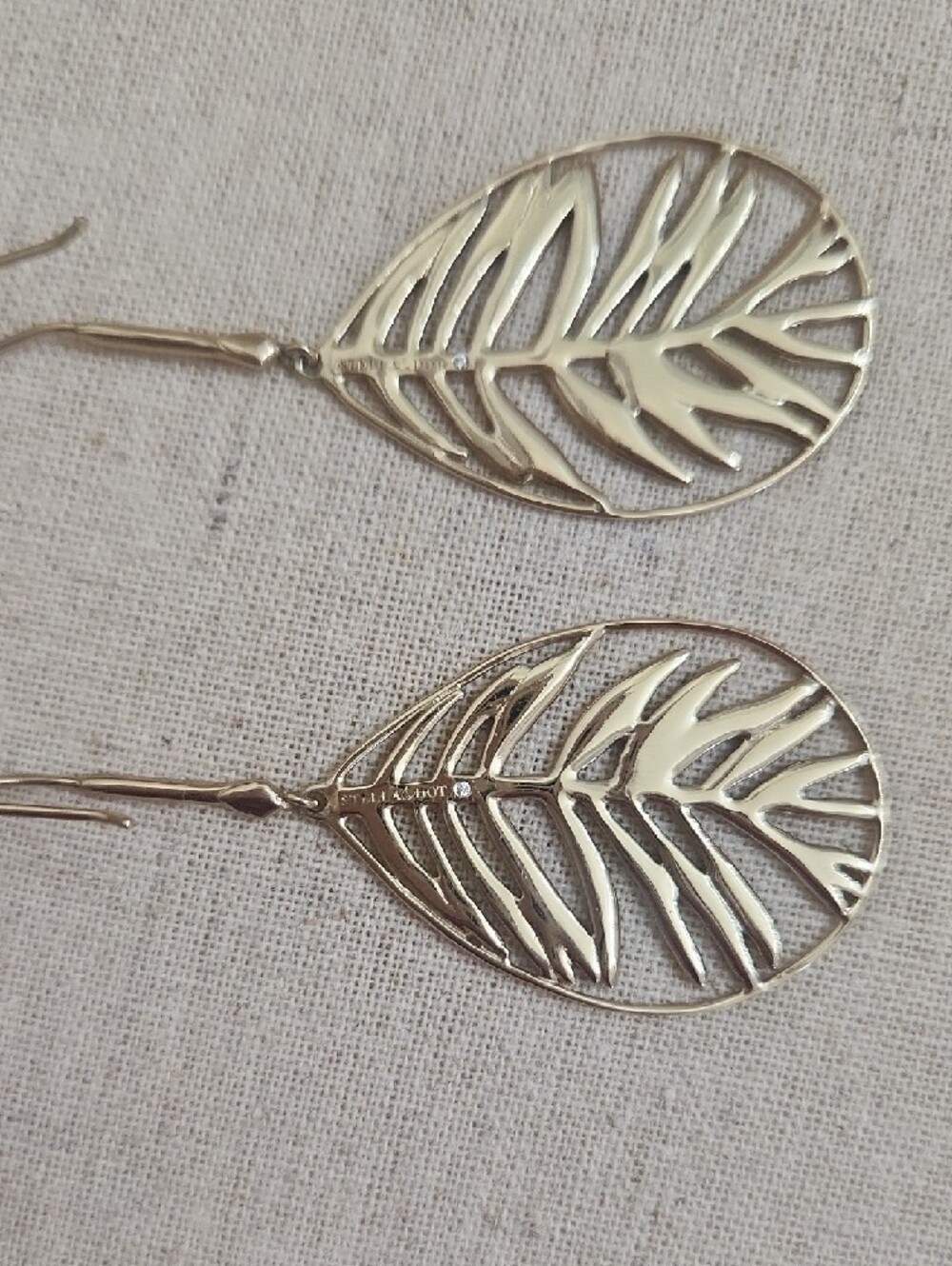 Stella&dot Goldtone Leaf Drop Earrings - Picture 2 of 3